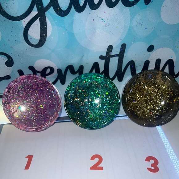 Ashtrays - Picture 1 of 9